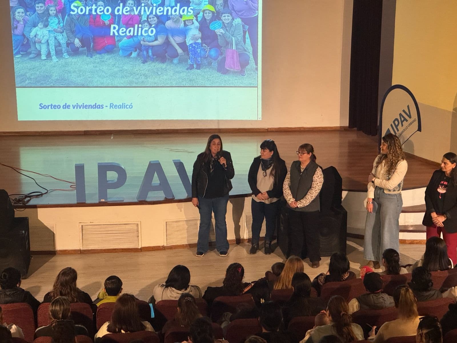 El IPAV brindó una charla informativa previa al sorteo de viviendas